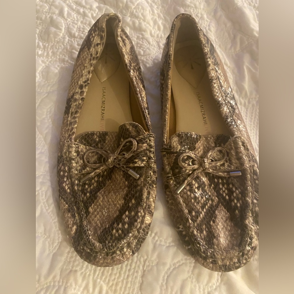 Issac Mizrahi snakeskin flat 7.5